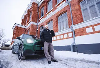 Nelikveoline MINI Countryman astub massile vastu